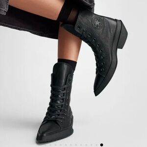 Chuck 70 De Luxe Pointed Leather - NEVER WORN - 6.5